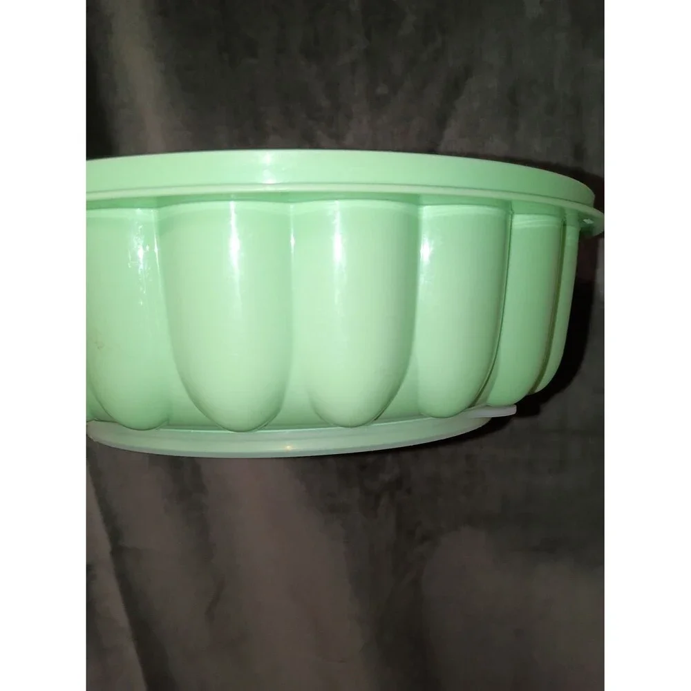 Vintage Mint Green Tupperware Jello Mold  Excellent Condition